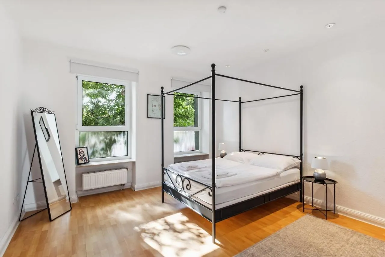 Bright 3-Room Apartment Near Prenzlauer Berg Berlijn