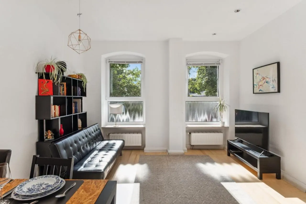 Bright 3-Room Apartment Near Prenzlauer Berg location